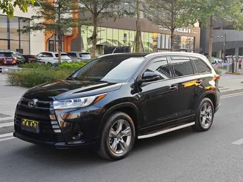 Toyota Highlander 2018 — фото 1