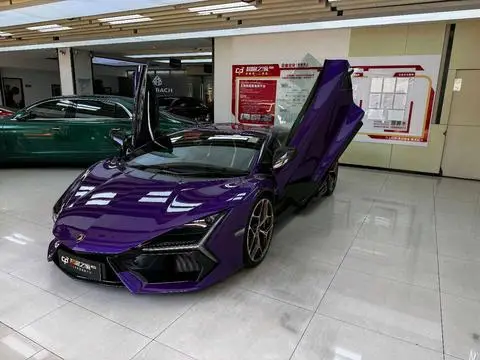 Lamborghini Revuelto 2023
