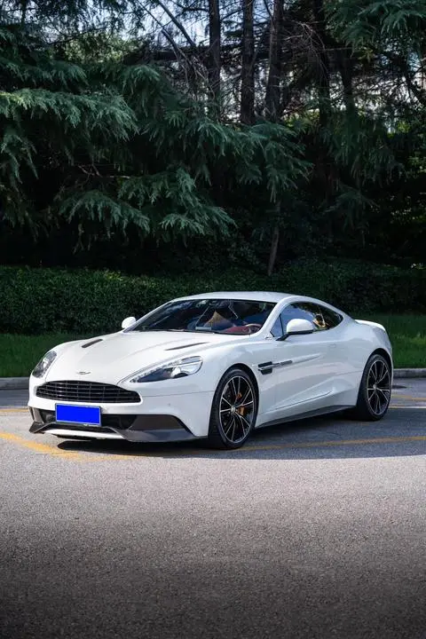 Aston Martin Vanquish 2014