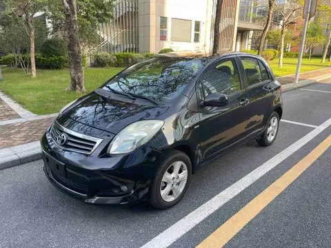 Toyota 雅力士 2011