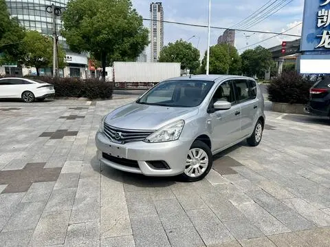 Nissan 骊威 2015
