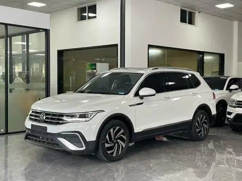 Volkswagen Tiguan L 2023 — фото 1