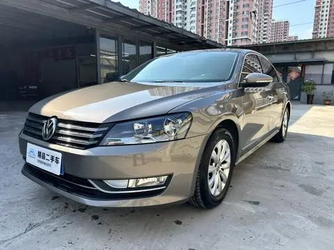Volkswagen Passat 2013 — фото 1