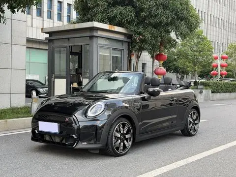 MINI MINI 2023