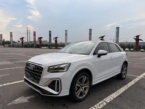 Audi Q2L 2022 — фото 1