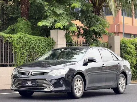 Toyota Camry 2015 — фото 1