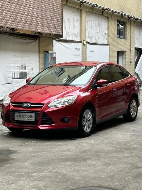 Ford Focus 2013 — фото 1