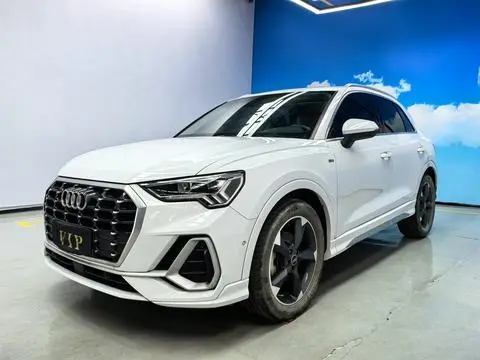 Audi Q3 2022 — фото 1