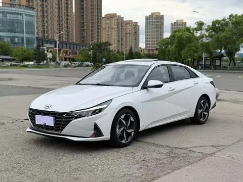 Hyundai Elantra 2022 — фото 1