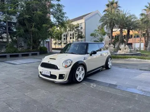 MINI MINI 2012