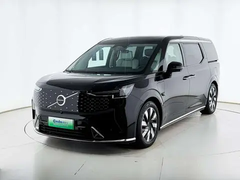 Volvo EM90 2025