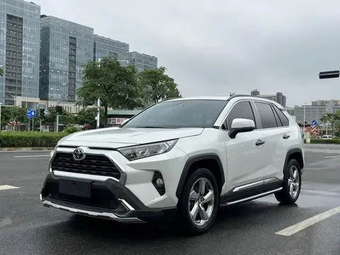 Toyota RAV4 2021 — фото 1