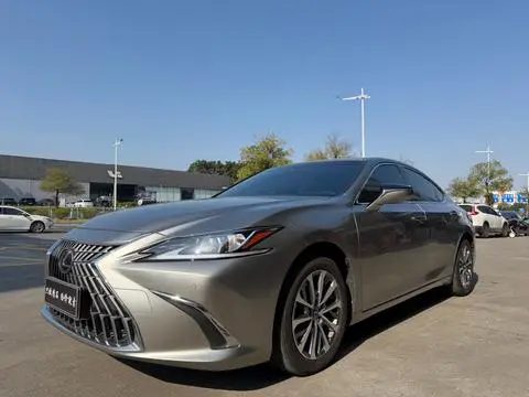 Lexus ES 2022