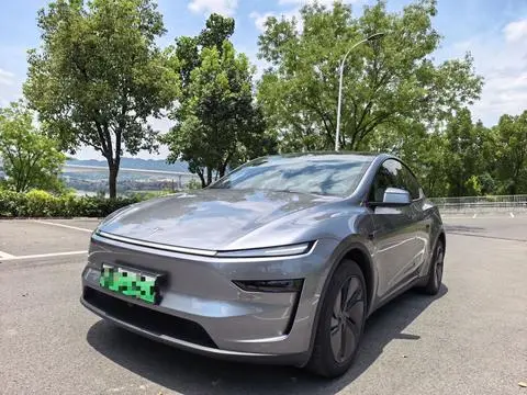 Tesla Model Y 2025