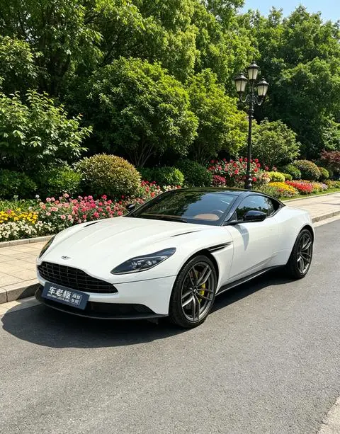 Aston Martin DB11 2019