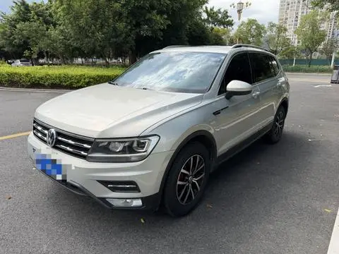 Volkswagen Tiguan L 2018 — фото 1