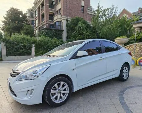 Hyundai 瑞纳 2010