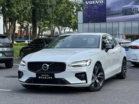 Volvo S60 2025