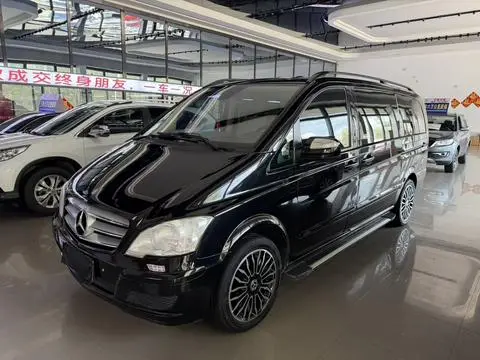 Mercedes-Benz 唯雅诺 2011