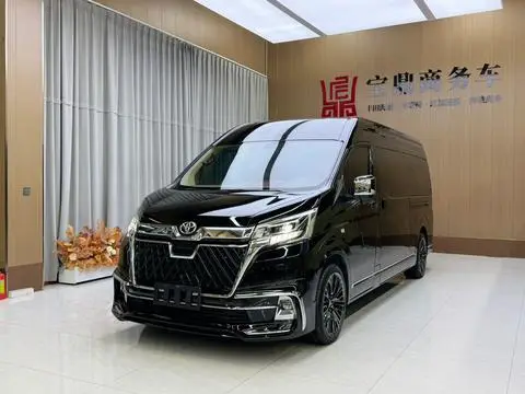 Toyota Hiace 2024 — фото 1