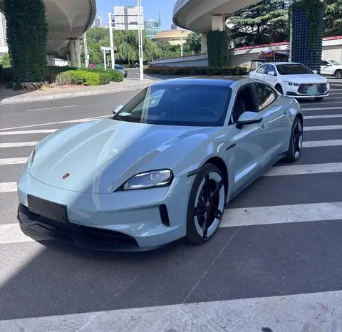 Porsche Taycan 2025