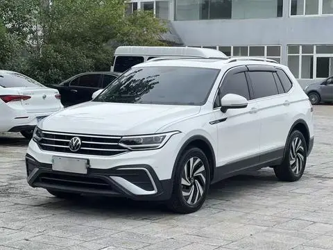 Volkswagen Tiguan L 2022 — фото 1