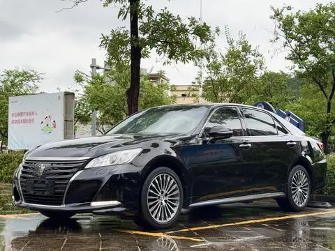 Toyota Crown 2018 — фото 1