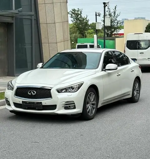 Infiniti Q50L 2015