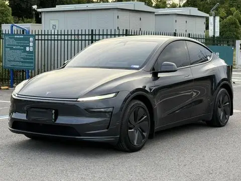 Tesla Model Y 2025