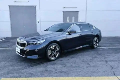 BMW 5 Series 2025 — фото 1