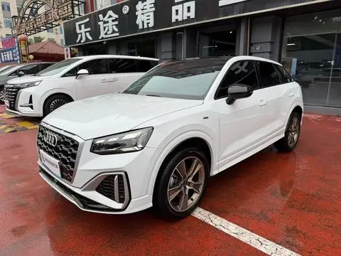 Audi Q2L 2022 — фото 1
