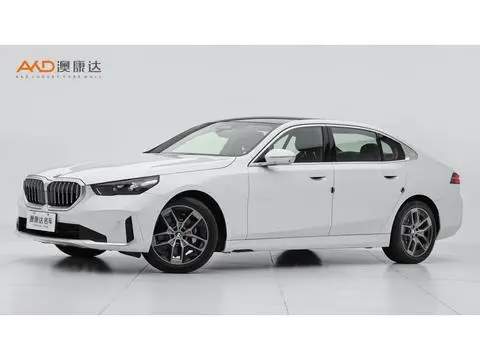 BMW 5 Series 2024 — фото 1