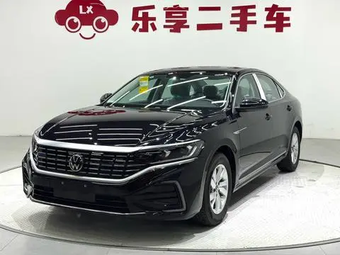 Volkswagen PassatPHEV 2025