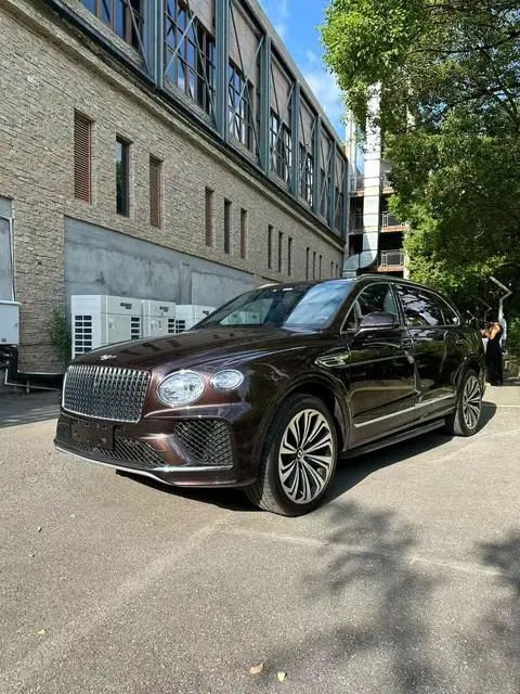 Bentley 添越 2023