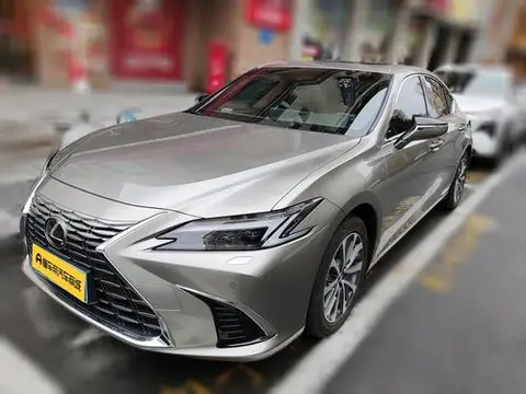 Lexus ES 2025