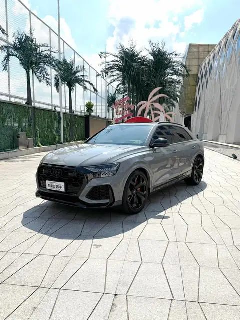 Audi RS Q8 2022 — фото 1