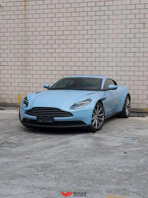 Aston Martin DB11 2019 — фото 1
