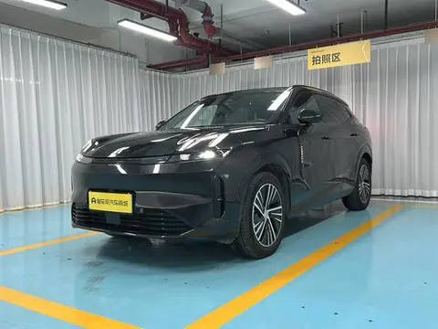 Lynk & Co 08 EM-P 2023