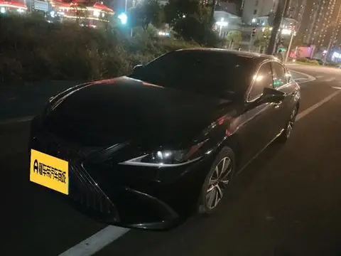 Lexus ES 2020