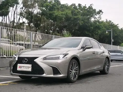 Lexus ES 2025