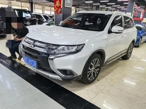 Mitsubishi 欧蓝德 2018 — фото 1