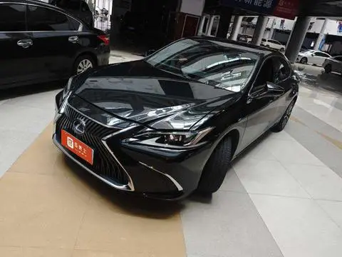 Lexus ES 2020