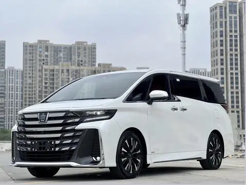 Toyota Alphard 2025 — фото 1