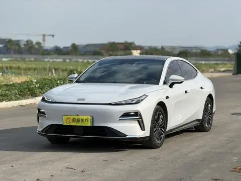 Geely 星耀8 PHEV 2025