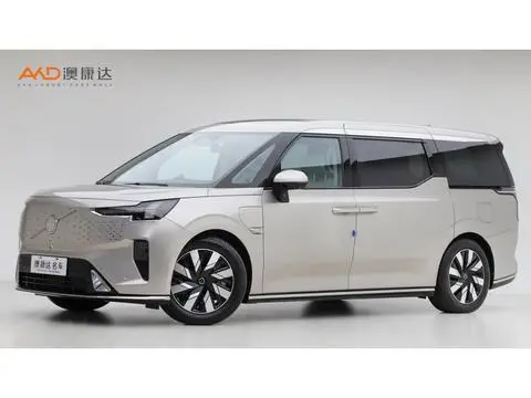 Volvo EM90 2025