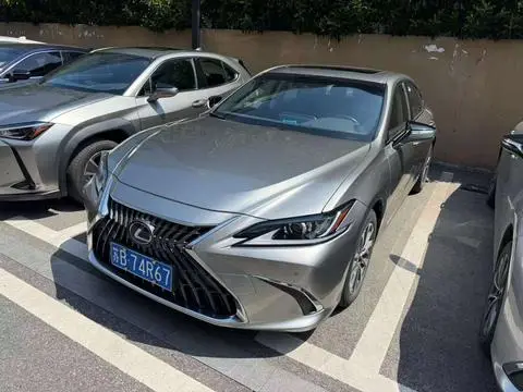 Lexus ES 2021