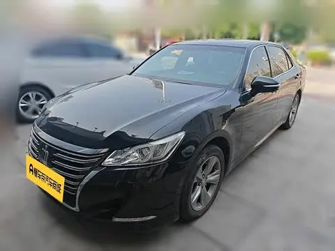 Toyota Crown 2015