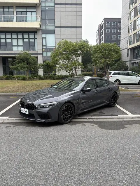 BMW M8 2022