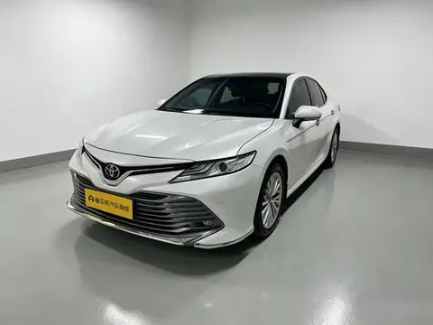 Toyota Camry 2019 — фото 1