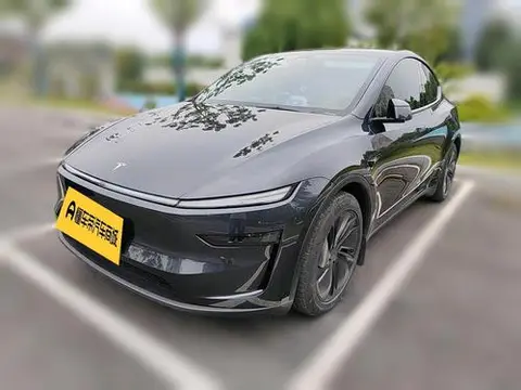 Tesla Model Y 2025